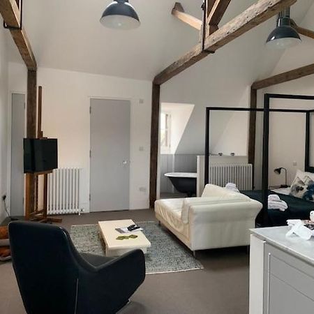Montys Accommodation ลูอิส ภายนอก รูปภาพ